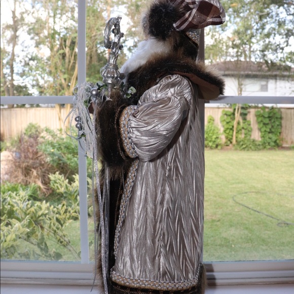 SANTA CLAUS HOLDING A JEWELED STAFF AND WREATH - Picture 6 of 15